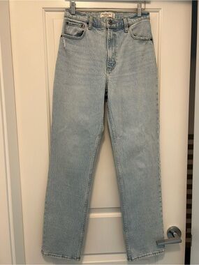 Abercrombie Ultra High-Rise Straight 90s Jeans